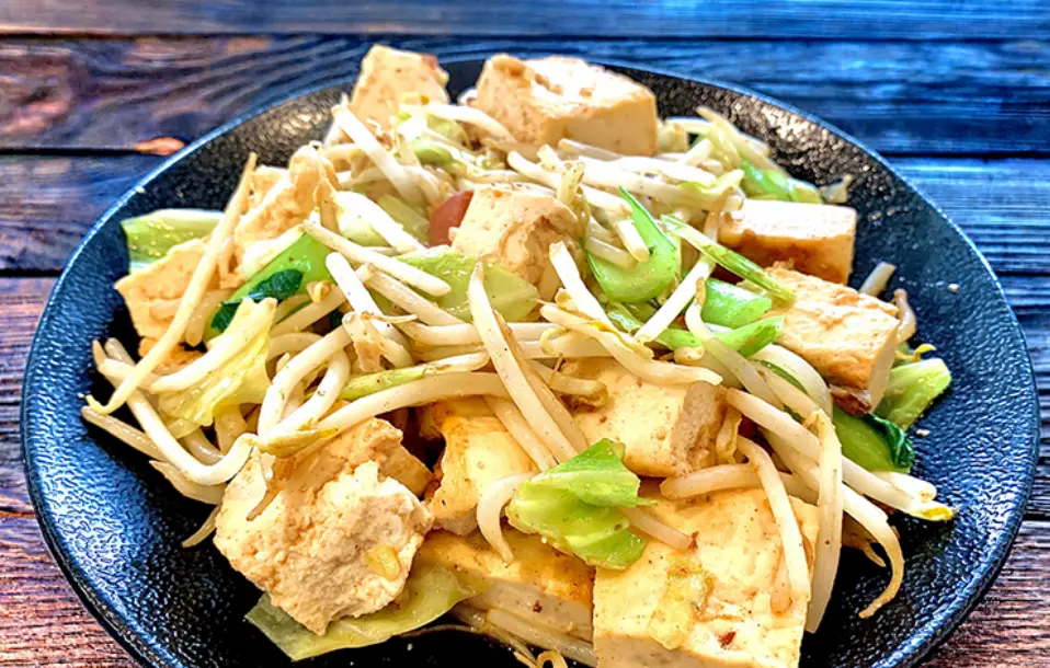 島豆腐ともやしを使った豆腐チャンプルー